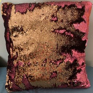 Throw pillow